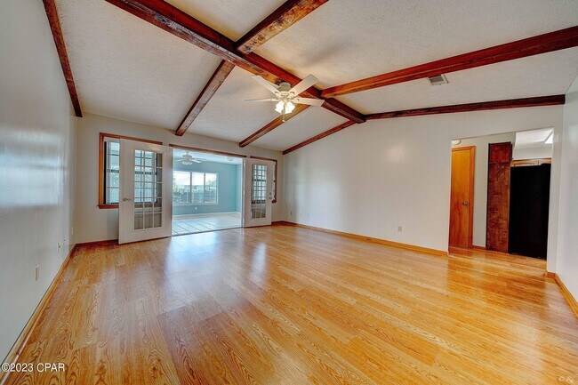 Building Photo - 2422 Thames Dr