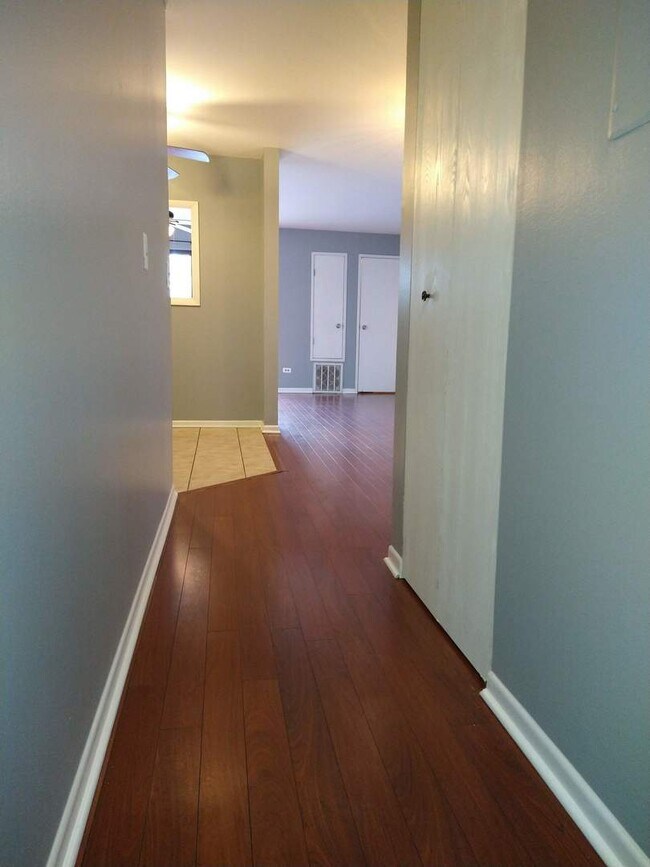 Building Photo - 2260 Abbeywood Dr