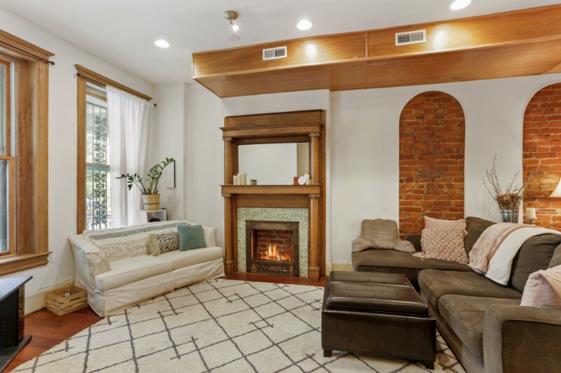 Building Photo - 1116 Monroe St NW