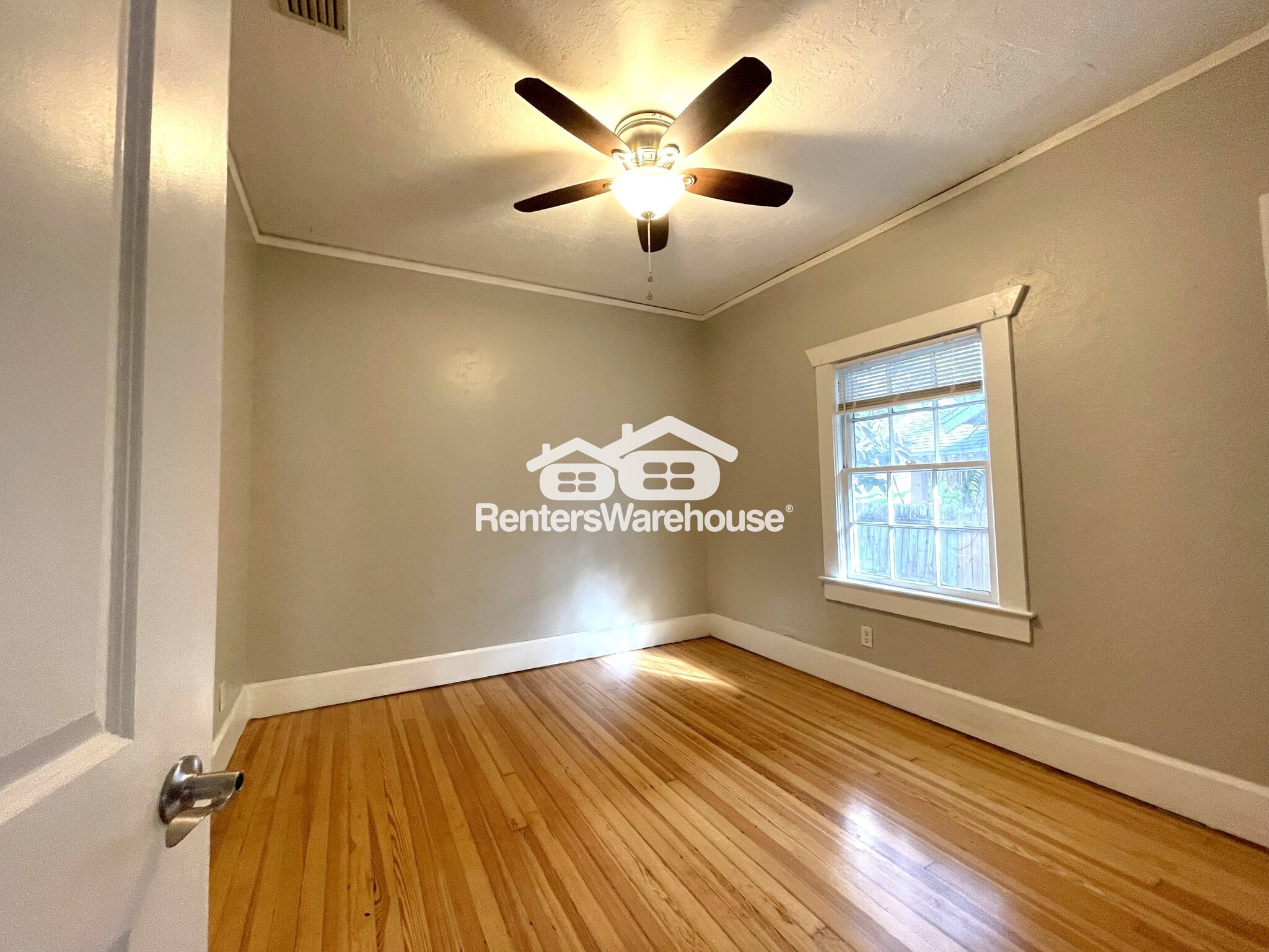 Building Photo - 4130 1st Ave S