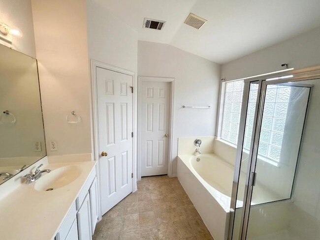 Building Photo - 909 Settlement Cove