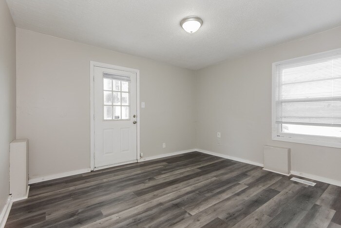 Building Photo - 906 N Broad St