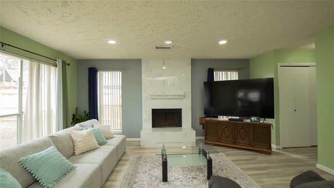 Building Photo - 1226 Brook Grove Dr