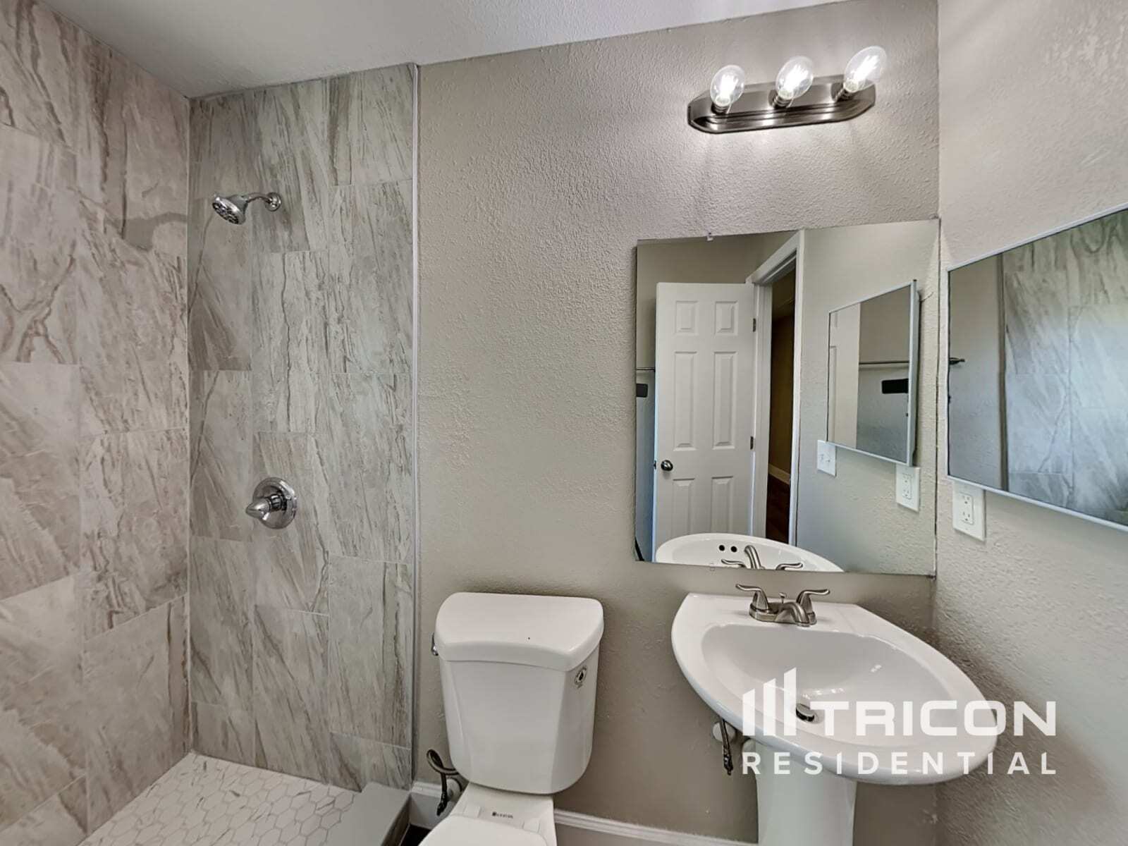 Building Photo - 2546 Glenview Dr