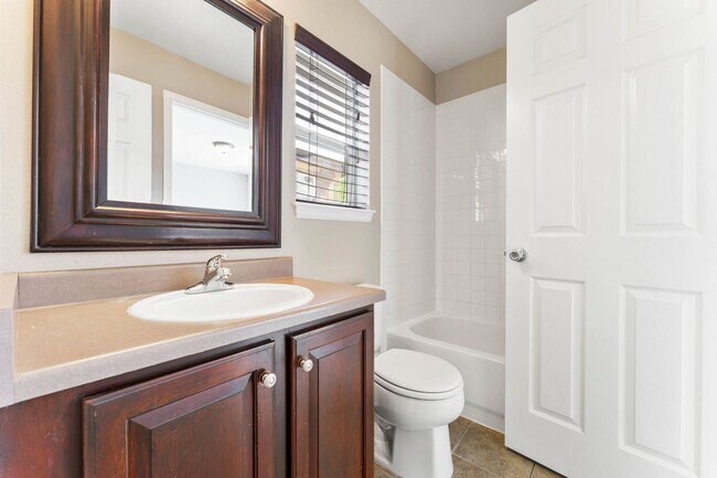 Building Photo - The Hearth of Highlands Ranch - 3bed + off...