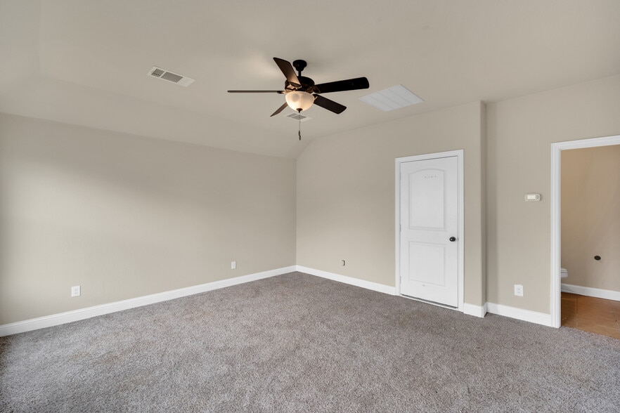 Building Photo - 437 Whispering Willow Dr