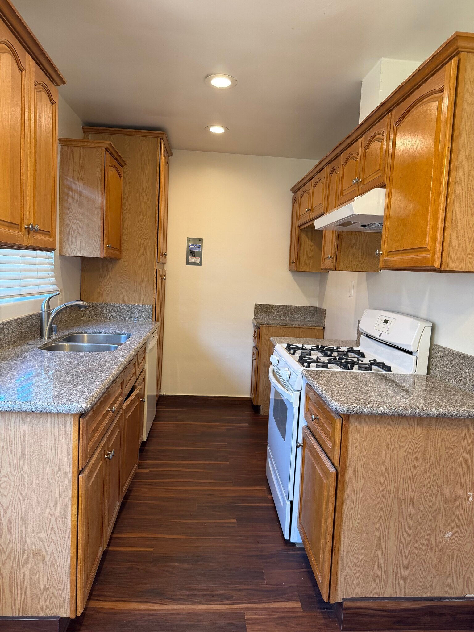 Kitchen - 116 N Belmont St