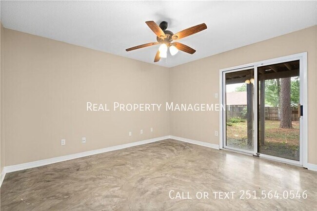 Building Photo - 2004 Pine Needle Dr E