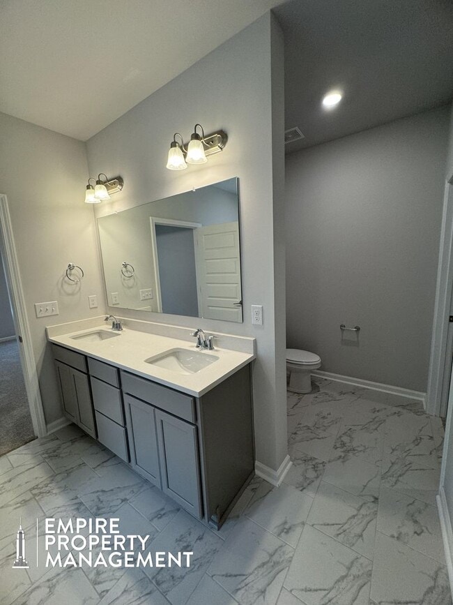 Building Photo - Move In Special: 1/2 Off 1st Month's Rent!!