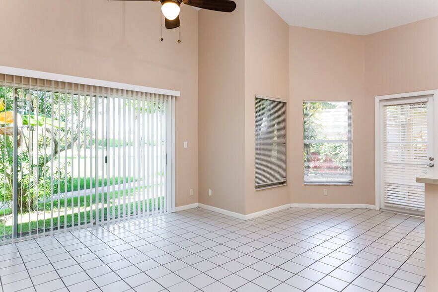 Building Photo - 18811 La Costa Ln