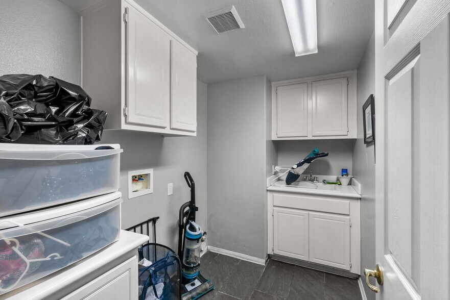 Building Photo - 26426 Cardinal Dr