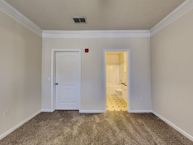Building Photo - 8848 Villa View Cir