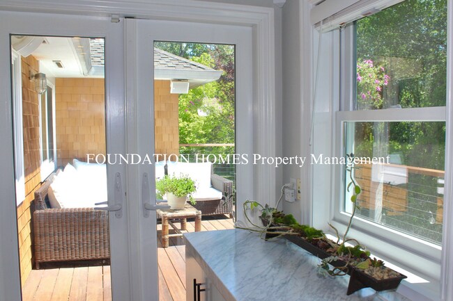 Building Photo - VIDEO - Prime Ross Residence- 4BD/3BA - La...