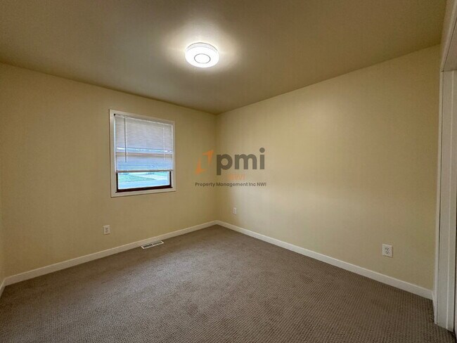 Building Photo - 2836 W 63rd Ln