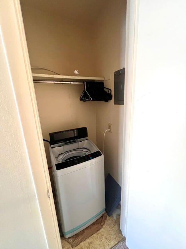 Building Photo - Fox Chapel  - 2 Bedroom 1.5 Bathroom - Townhome