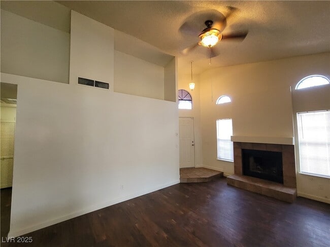 Building Photo - 372 Rushing Creek Ct