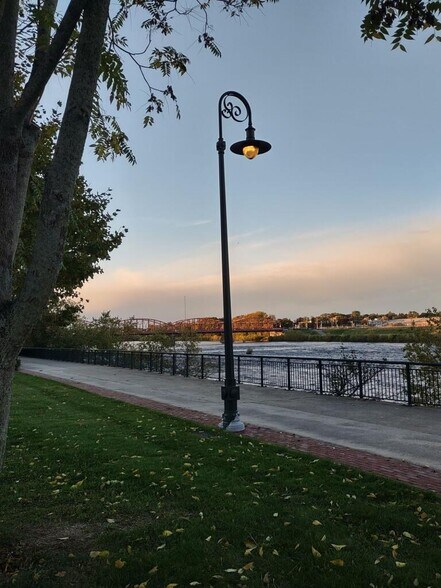 Building Photo - 52 Lawrence Dr