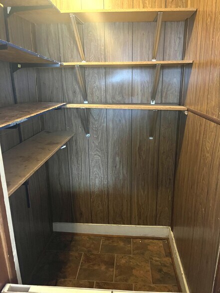 Building Photo - 1605 Chestnut St