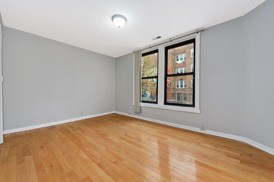 Building Photo - 2606 W Le Moyne St