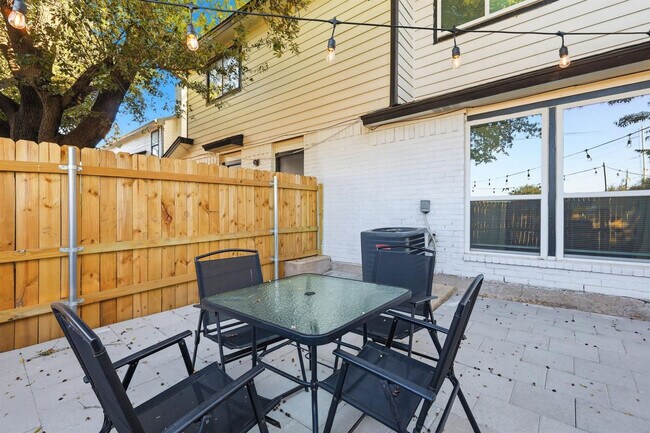 Building Photo - 2162 E Arkansas Ln