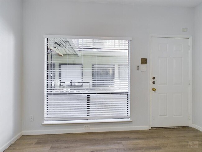 Building Photo - 2815 Rio Grande St