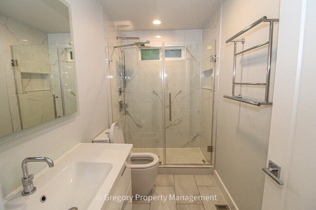 Building Photo - 604 9th Ave