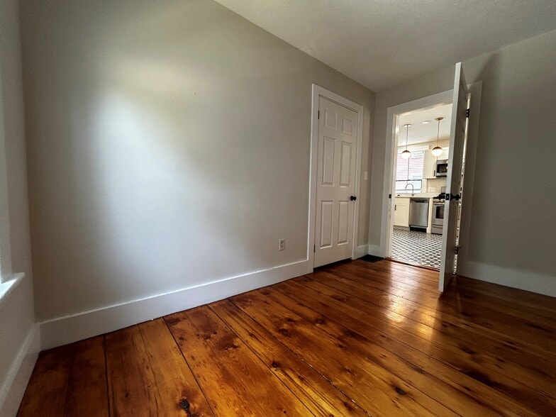 Building Photo - 55 Hale St