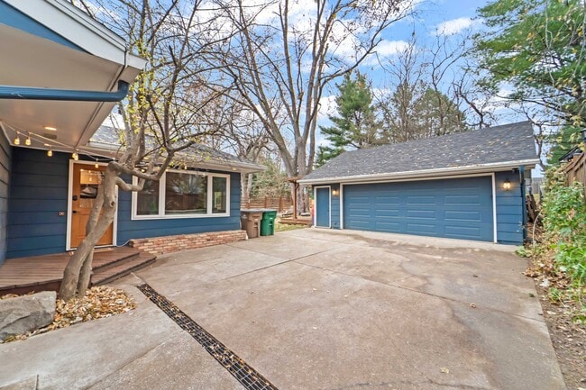 Building Photo - 6601 Lincoln Ave