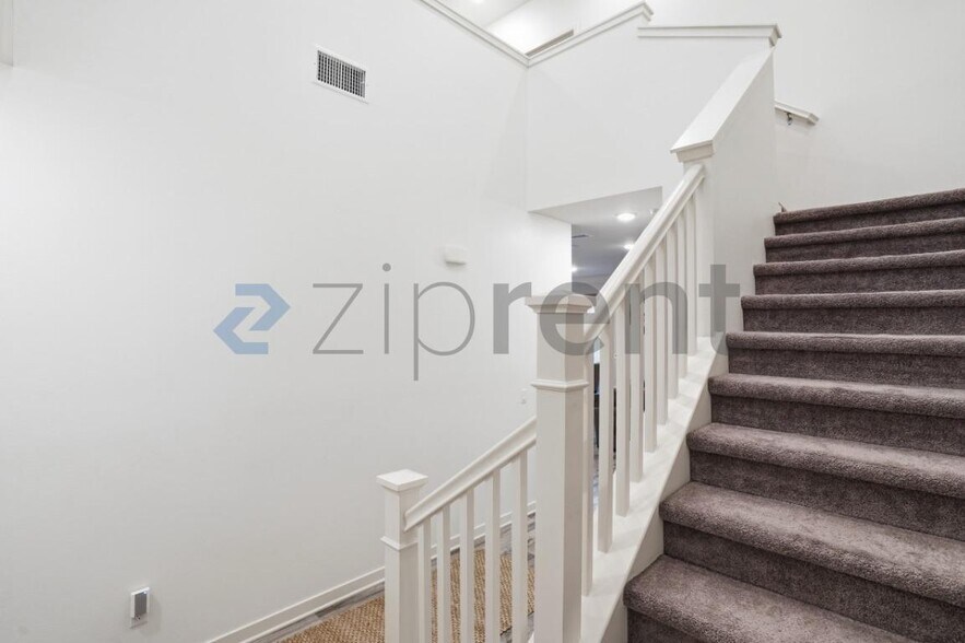 Building Photo - 1607 Jedediah Pl