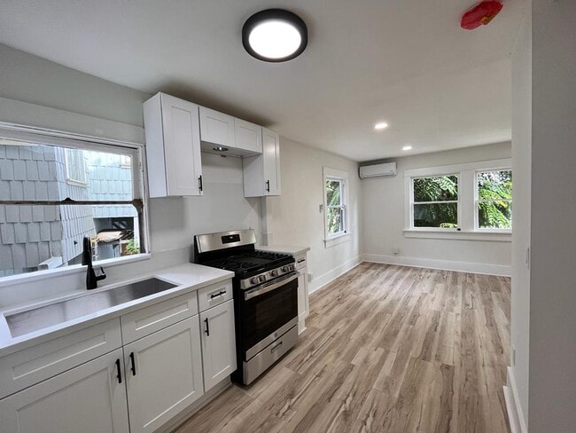 Building Photo - 2436 Echo Park Ave