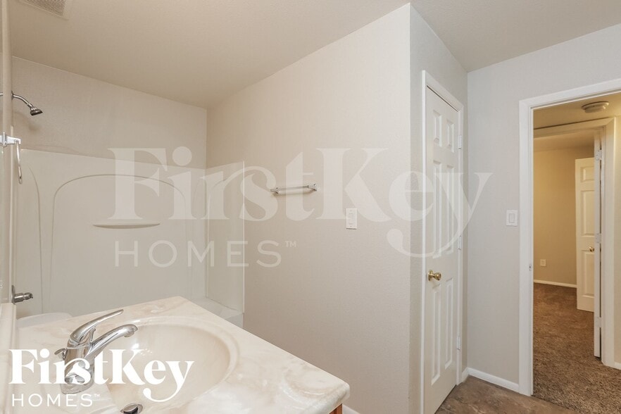 Building Photo - 4501 S Forest Ave