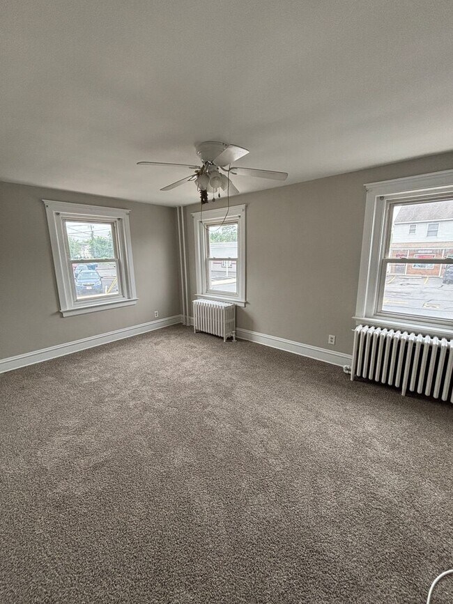 Building Photo - Charming 2-Bedroom Home with Bonus Room – ...