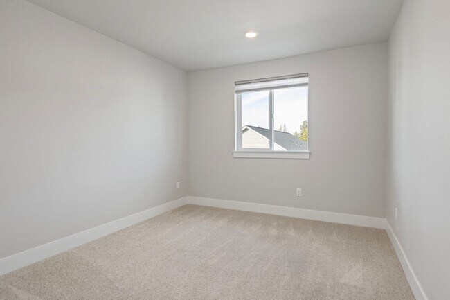 Building Photo - 20852 SE Denver Dr