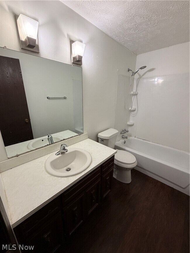 Building Photo - 21 Wayne St SE