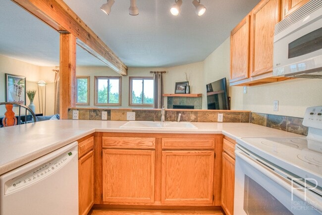 Building Photo - Top Floor and Updated Home with Great View...