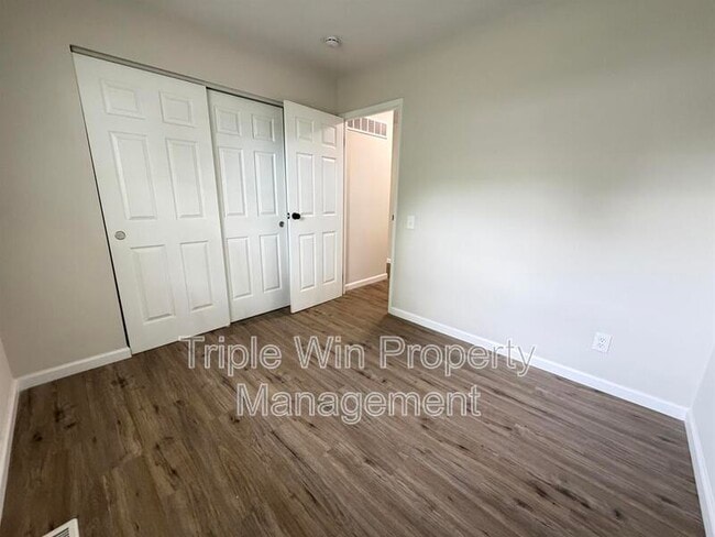 Building Photo - 2245 Lindsay Ln