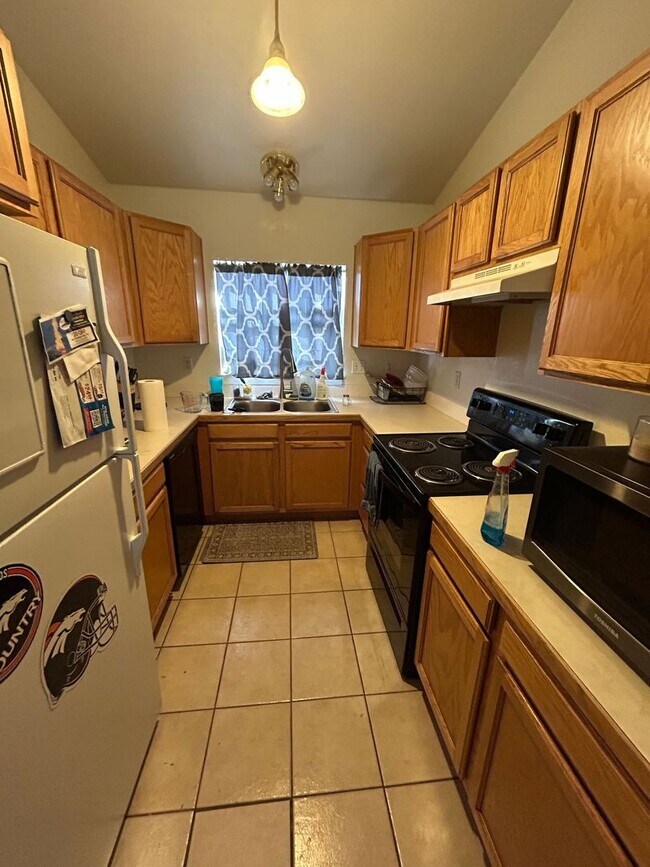 Building Photo - Geneseo Duplex