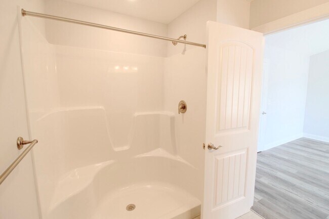 Building Photo - Stylish and Spacious Townhome Near Sentara – 4 Beds | 3.5 Baths | 2,300 Sq. Ft.