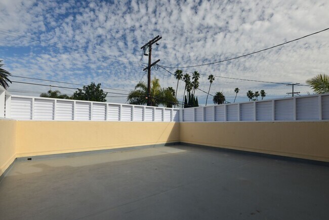 Building Photo - Ocean Avenue Duplex