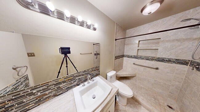 Building Photo - 317 W Blanco Dr