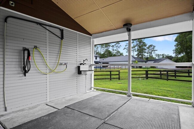 Building Photo - 13849 Deer Creek Dr