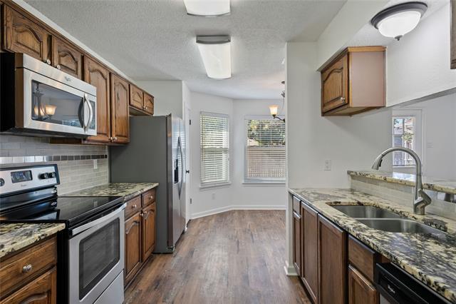 Building Photo - 2113 Live Oak Dr