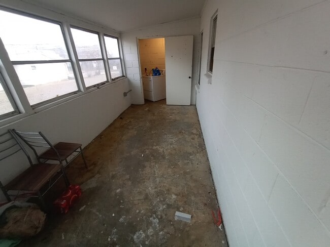 Building Photo - 405 N Wilson Ave