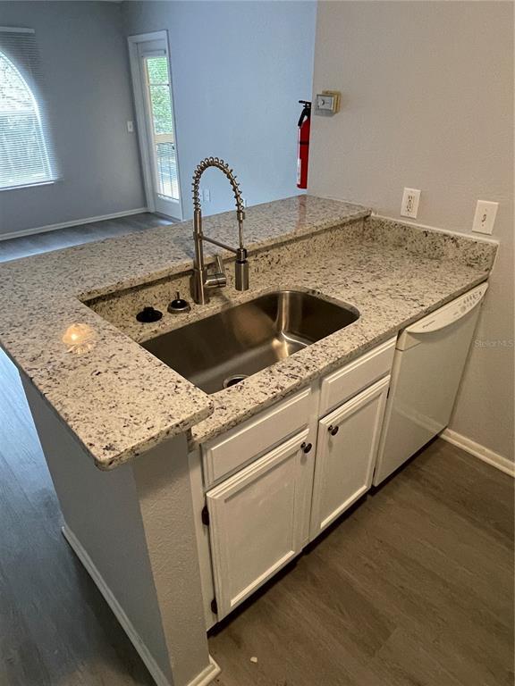 Building Photo - 5295 Images Cir