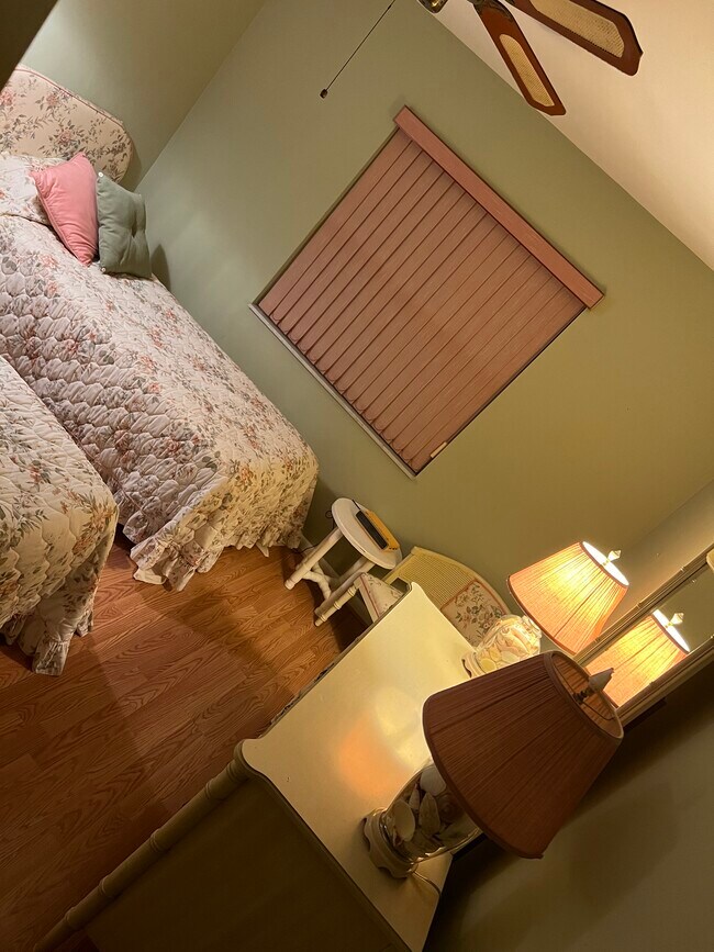 Guest bedroom. Twins can be converted to a king bed. - 3575 Bennington Dr