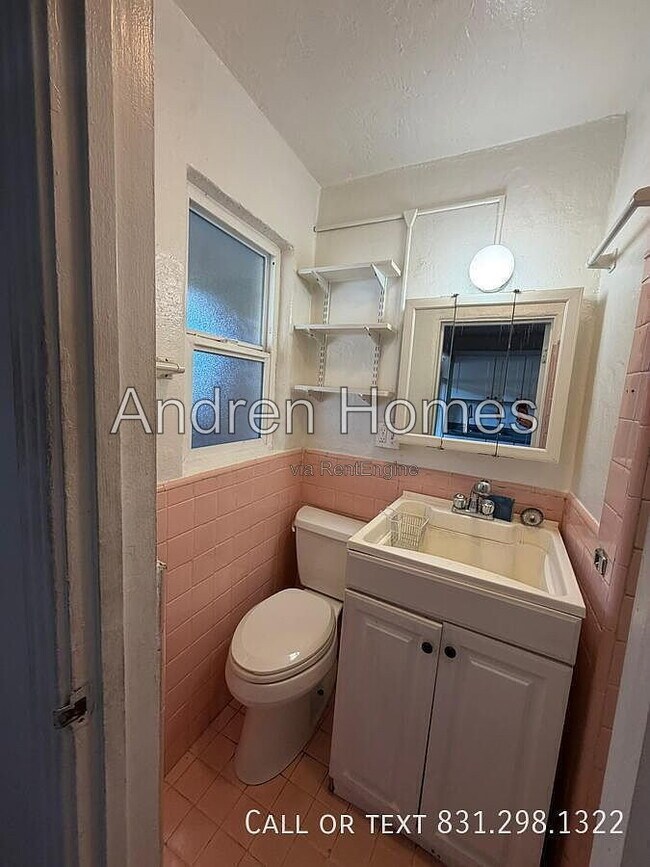 Building Photo - 10110 Soquel Dr