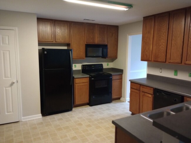 Building Photo - COMING SOON !! Beautiful 3 Bedroom, 2.5 Ba...