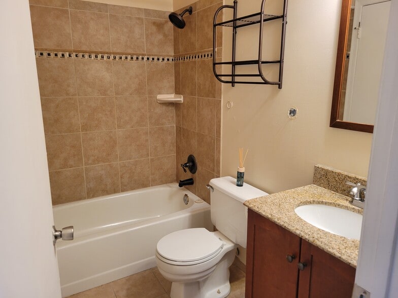 Updated bath - 6870 Ducketts Ln