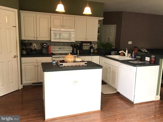 Building Photo - 4353 S Creek Ct