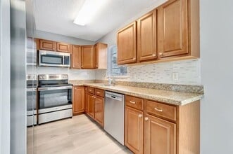 Building Photo - 1016 W Lakewood Rd